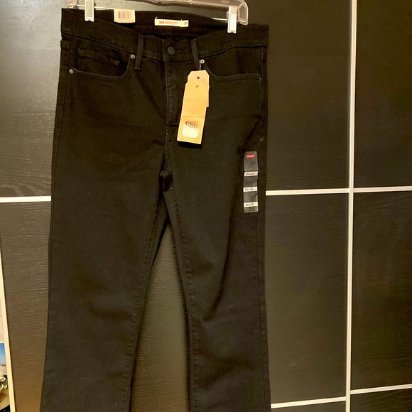 Women’s Levi’s Jeans - Picture 2 of 2